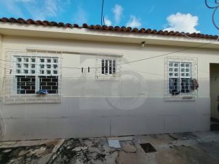 Casa para vender com 3 Quartos, sendo 1 Suíte no Bairro Jabotiana em Aracaju