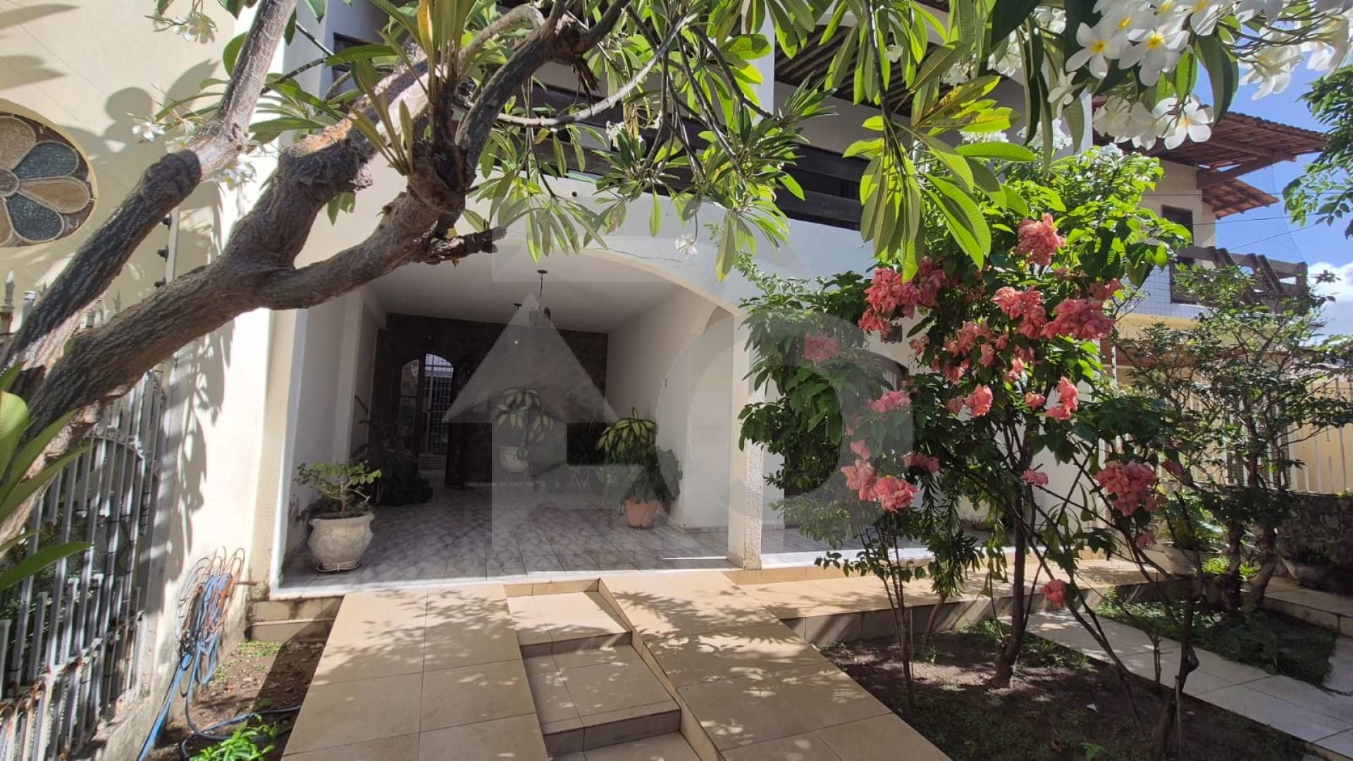 Casa para vender com 5 Quartos, sendo 2 Suítes no Bairro Atalaia em Aracaju