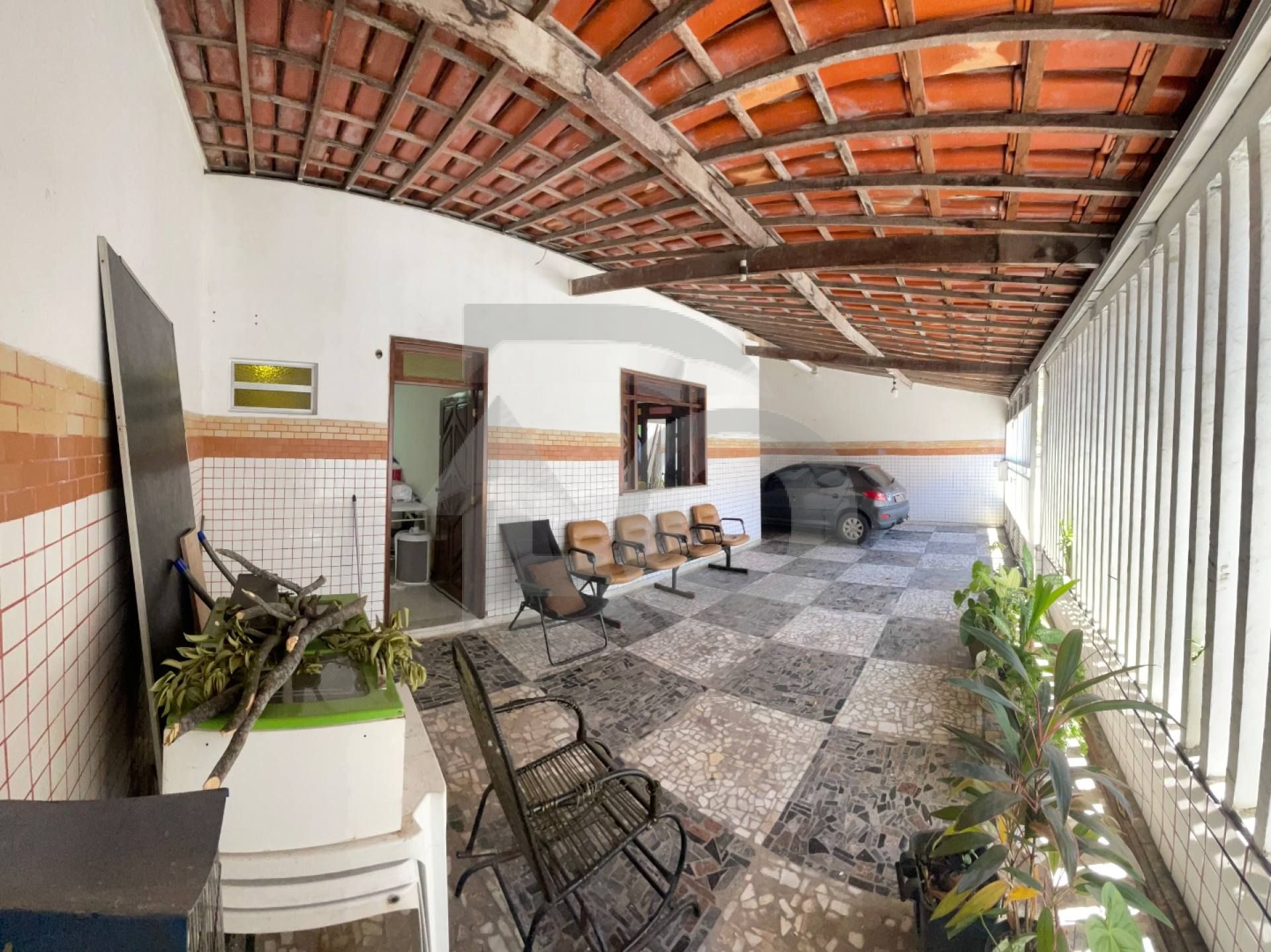 Casa para vender com 5 Quartos, 3 Suítes no Bairro Luzia em Aracaju
