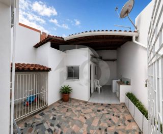 Casa para vender com 5 Quartos, sendo 2 Suítes no Bairro Industrial em Aracaju