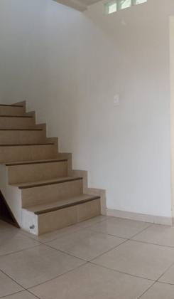 Vendo casa duplex no B. Santa Maria