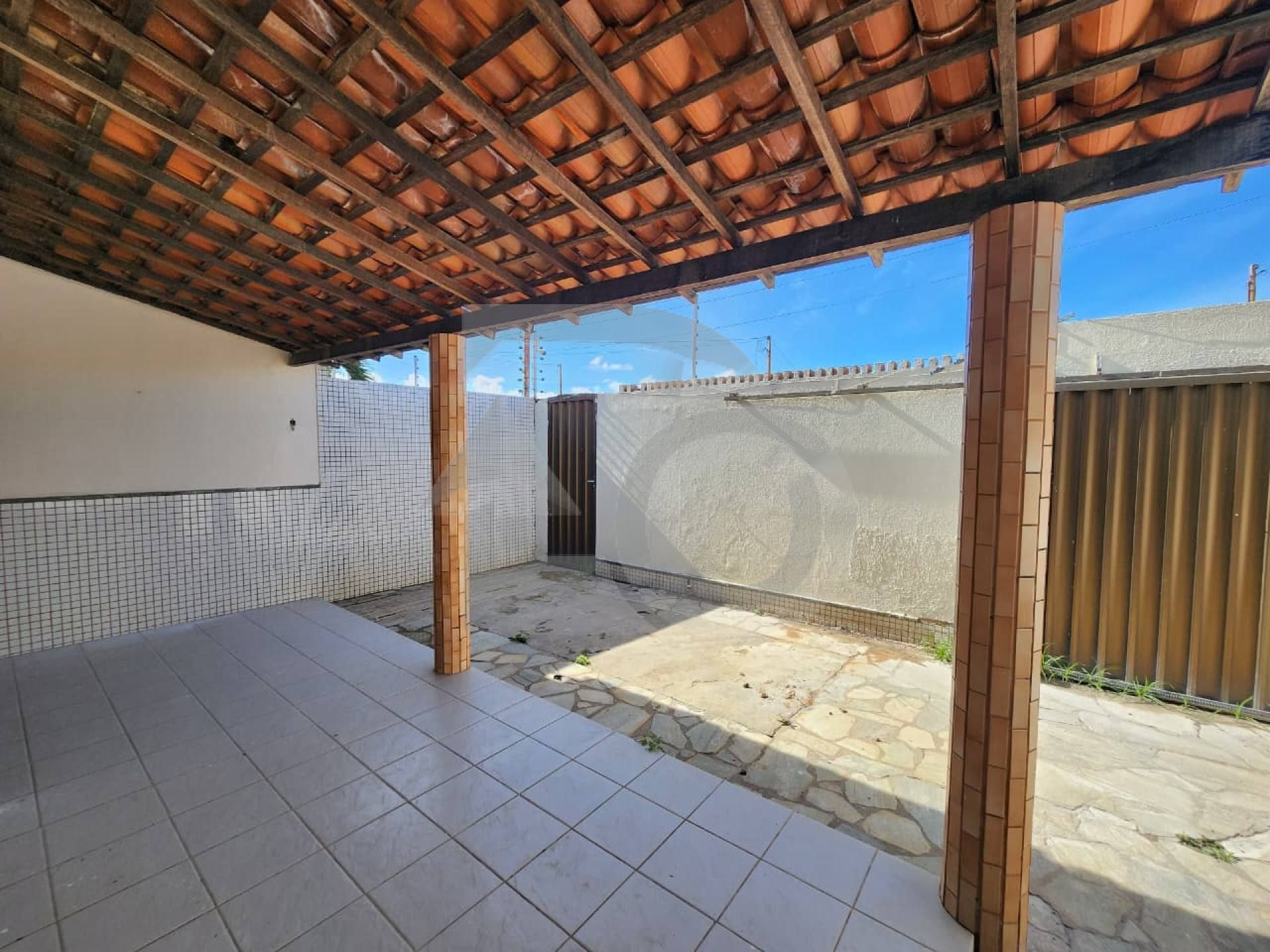 Casa para vender com 2 Quartos, sendo 1 Suíte no Bairro Aruana em Aracaju