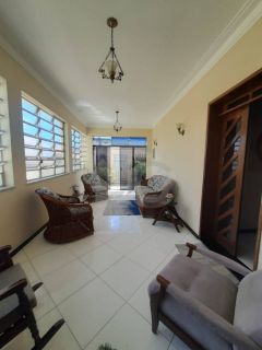 Casa para vender com 4 Quartos, sendo 1 Suíte no Bairro Dezoito do Forte em Aracaju