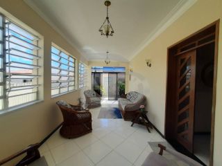 Casa para vender com 4 Quartos, sendo 1 Suíte no Bairro Dezoito do Forte em Aracaju