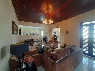 Casa para vender com 4 Quartos, sendo 1 Suíte no Bairro Dezoito do Forte em Aracaju