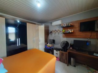 Casa para vender com 4 Quartos, sendo 1 Suíte no Bairro Dezoito do Forte em Aracaju