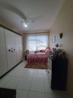 Casa para vender com 4 Quartos, sendo 1 Suíte no Bairro Dezoito do Forte em Aracaju