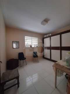 Casa para vender com 4 Quartos, sendo 1 Suíte no Bairro Dezoito do Forte em Aracaju