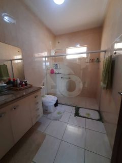 Casa para vender com 4 Quartos, sendo 1 Suíte no Bairro Dezoito do Forte em Aracaju