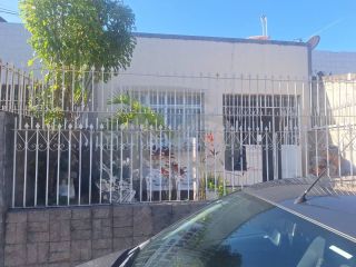 Excelente casa no 18 do Forte.