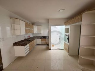 Casa para vender com 5 Quartos no Bairro Atalaia em Aracaju
