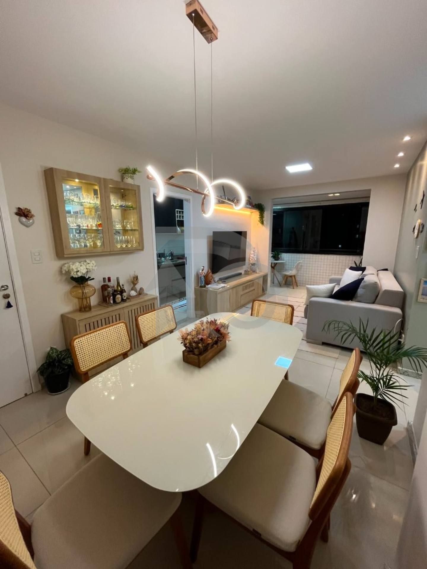 Apartamento para vender com 2 Quartos, sendo 1 Suíte no Bairro Luzia em Aracaju