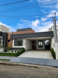 Casa de Condomínio para vender com 3 Quartos, sendo 2 Suítes no bairro Olhos d`Água na Barra Dos Coqueiros