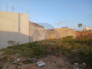 Lote / Terreno de Bairro Para Vender no bairro Aruana em Aracaju.