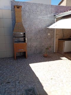 Casa para vender com 3 quartos, sendo um suíte no bairro Aruana em Aracaju.