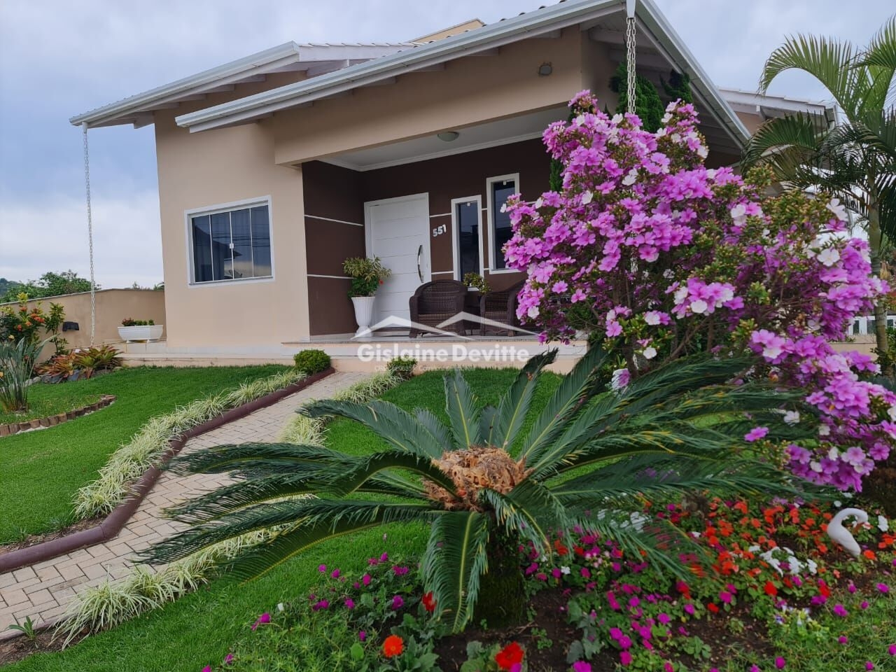 Casa à venda no bairro Zimbros em Bombinhas/SC