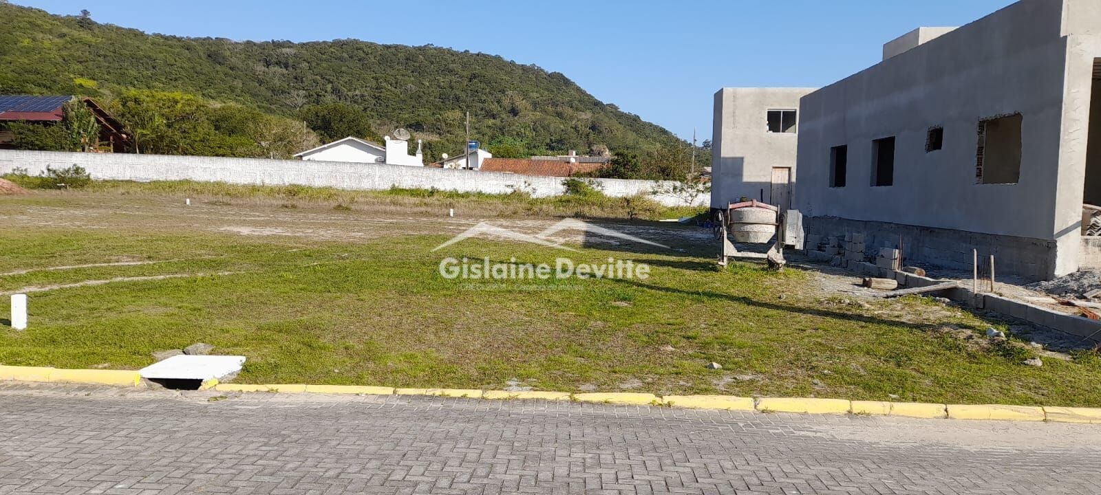 Terreno à venda no bairro Zimbros em Bombinhas/SC
