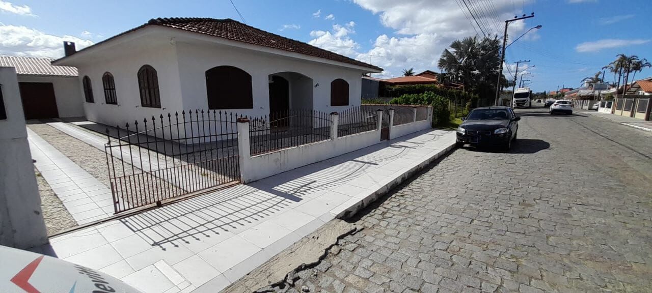 Casa com 1 suíte  à venda no bairro Centro - Tijucas/SC