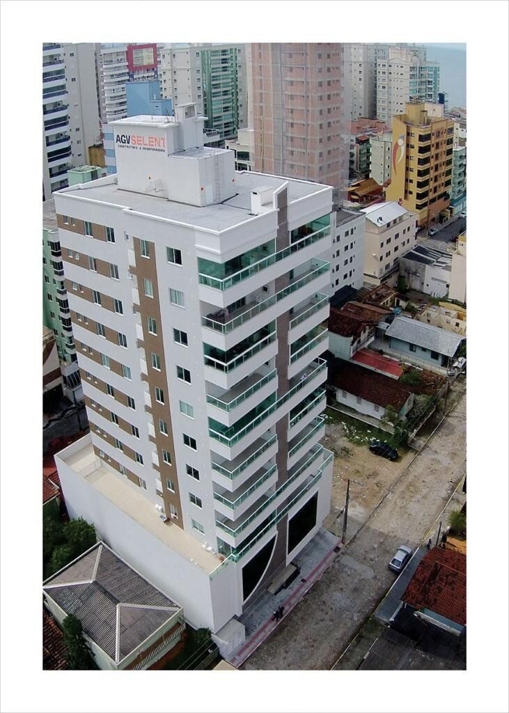 Apartamento à venda no bairro Meia Praia em Itapema/SC