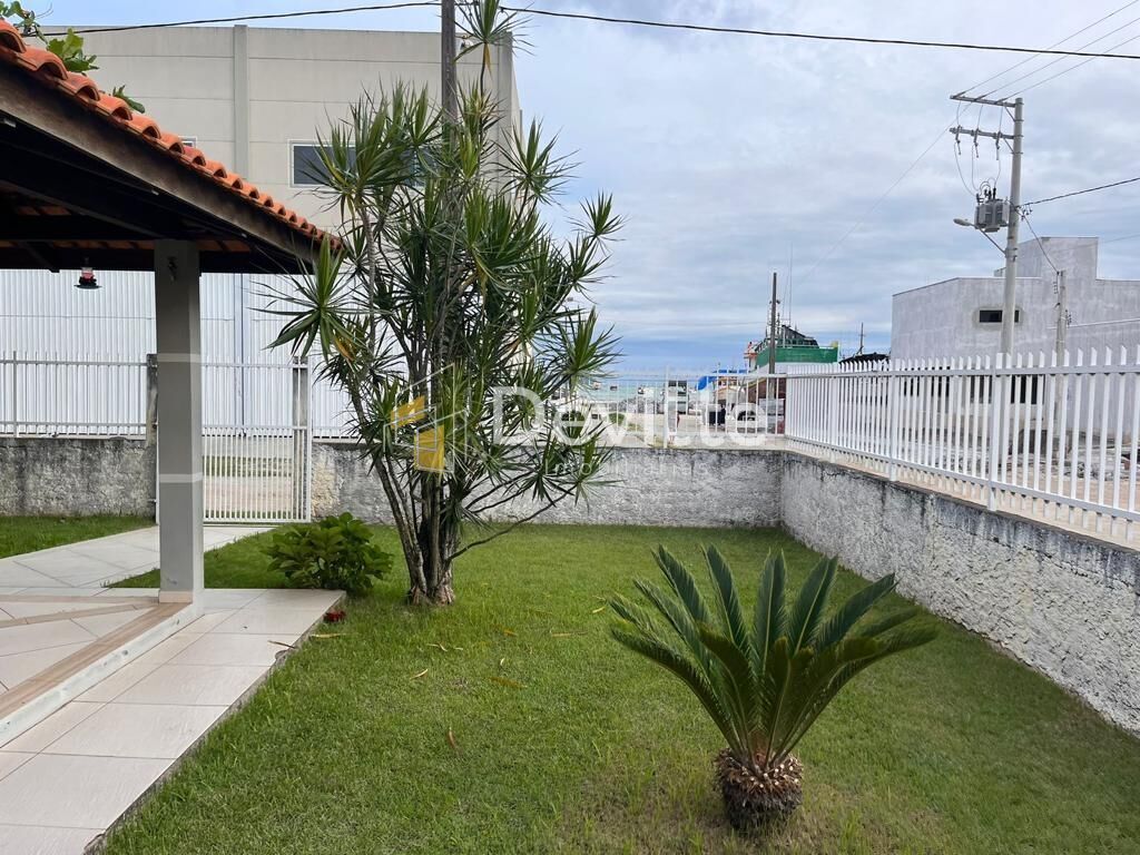 Casa à venda no bairro Zimbros em Bombinhas/SC