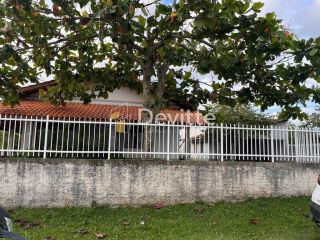 Casa à venda no bairro Zimbros em Bombinhas/SC