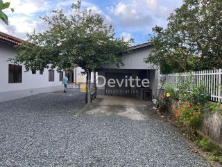 Casa à venda no bairro Zimbros em Bombinhas/SC
