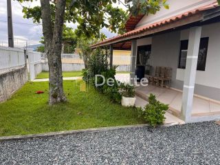 Casa à venda no bairro Zimbros em Bombinhas/SC