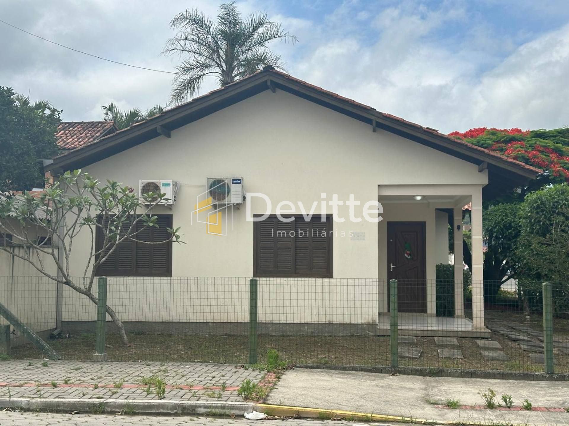 Casa a venda na cidade de Bombinhas!