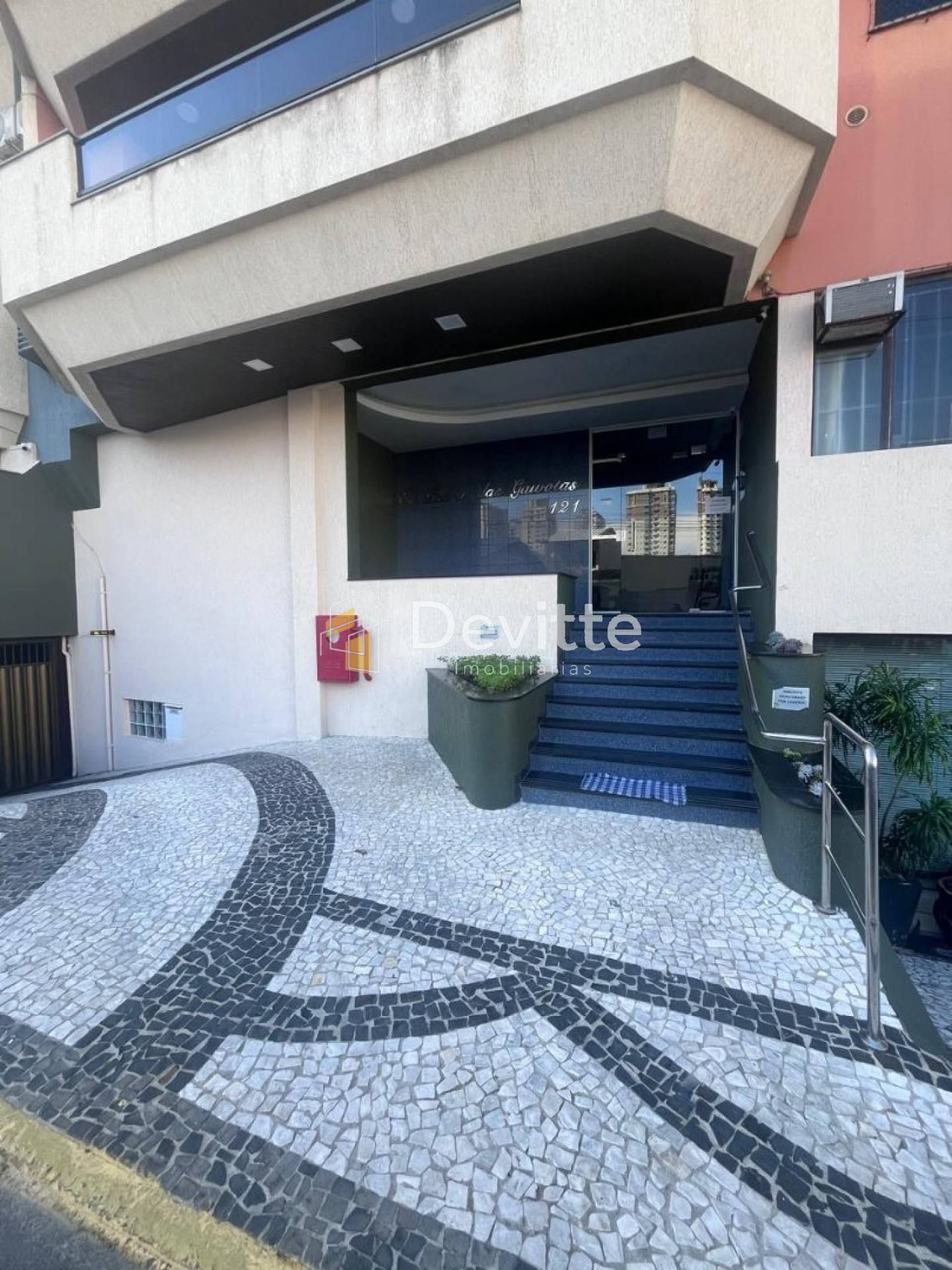 Apartamento  mobiliado com uma suíte para locação anual em Itapema