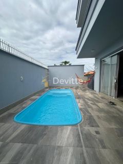 Linda casa para Venda 03 suítes no bairro Centro em Tijucas