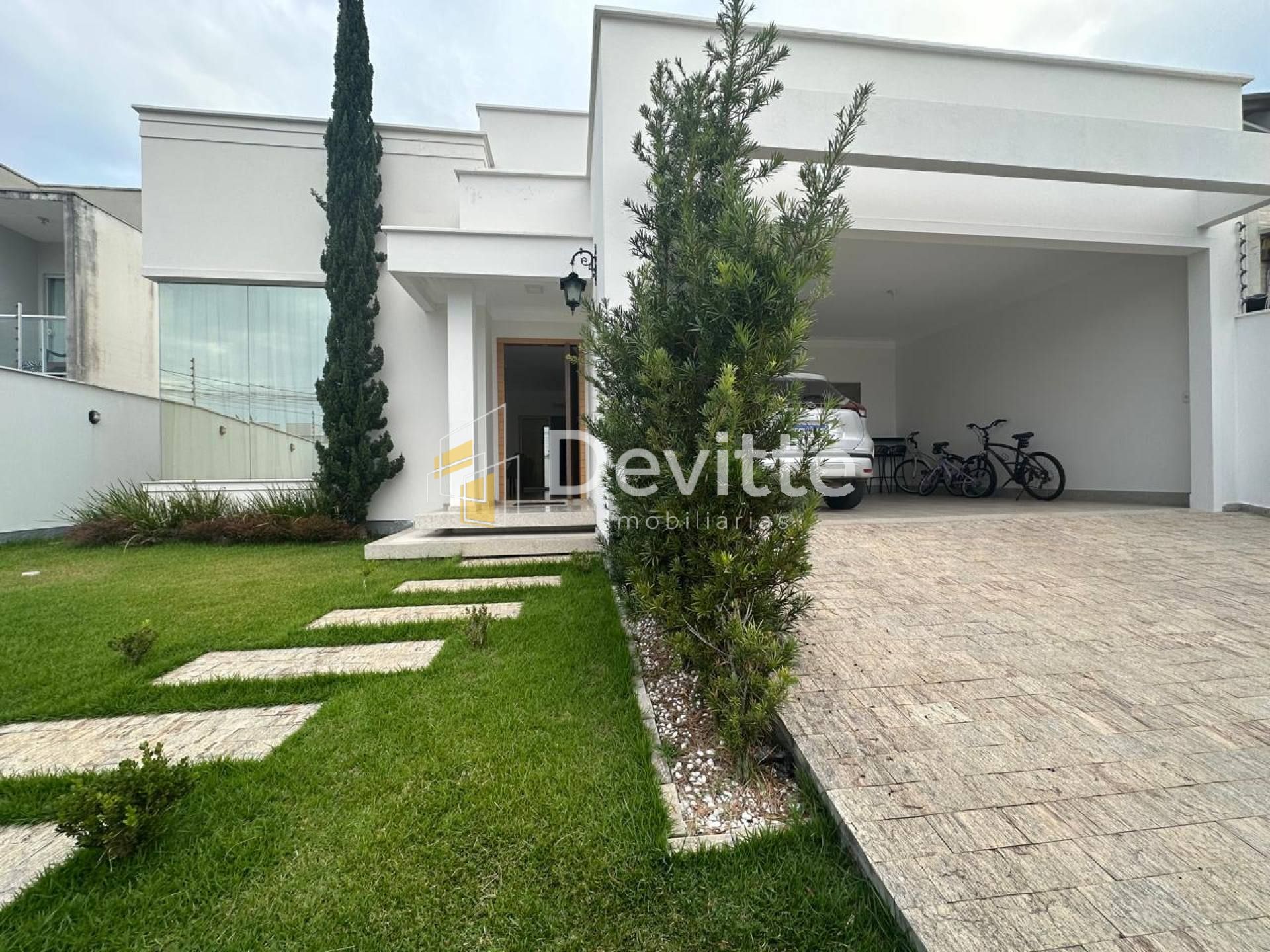 Casa Alto Padrão com 3 quartos e uma suíte com closet no Loteamento Mata Atlântica