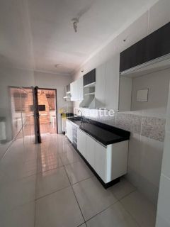 Casa em excelente localização com dois quartos e área de festas com piscina no Loteamento Mata Atlântica