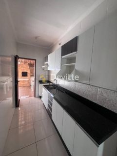 Casa em excelente localização com dois quartos e área de festas com piscina no Loteamento Mata Atlântica