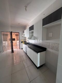 Casa em excelente localização com dois quartos e área de festas com piscina no Loteamento Mata Atlântica