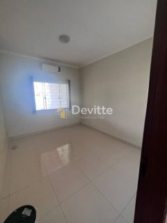 Casa em excelente localização com dois quartos e área de festas com piscina no Loteamento Mata Atlântica