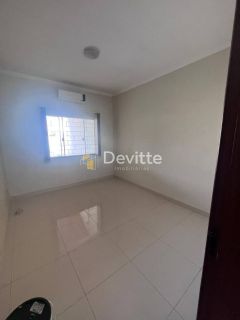Casa em excelente localização com dois quartos e área de festas com piscina no Loteamento Mata Atlântica