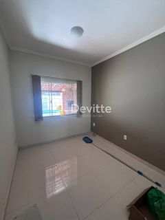 Casa em excelente localização com dois quartos e área de festas com piscina no Loteamento Mata Atlântica