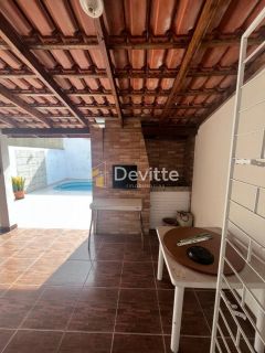 Casa em excelente localização com dois quartos e área de festas com piscina no Loteamento Mata Atlântica
