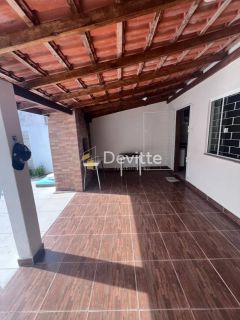 Casa em excelente localização com dois quartos e área de festas com piscina no Loteamento Mata Atlântica