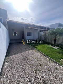Casa em excelente localização com dois quartos e área de festas com piscina no Loteamento Mata Atlântica