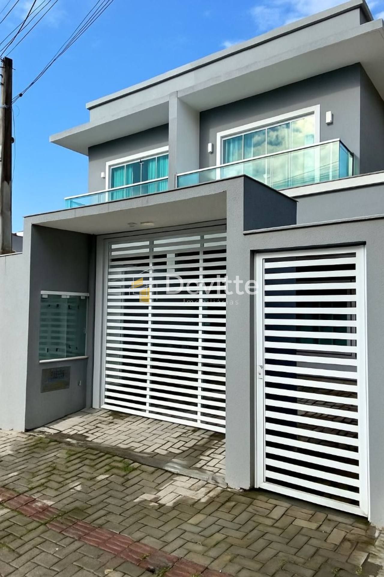 Sobrado à venda em Bombinhas/SC.