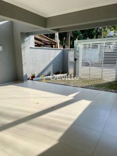 Sobrado à venda em Bombinhas/SC.