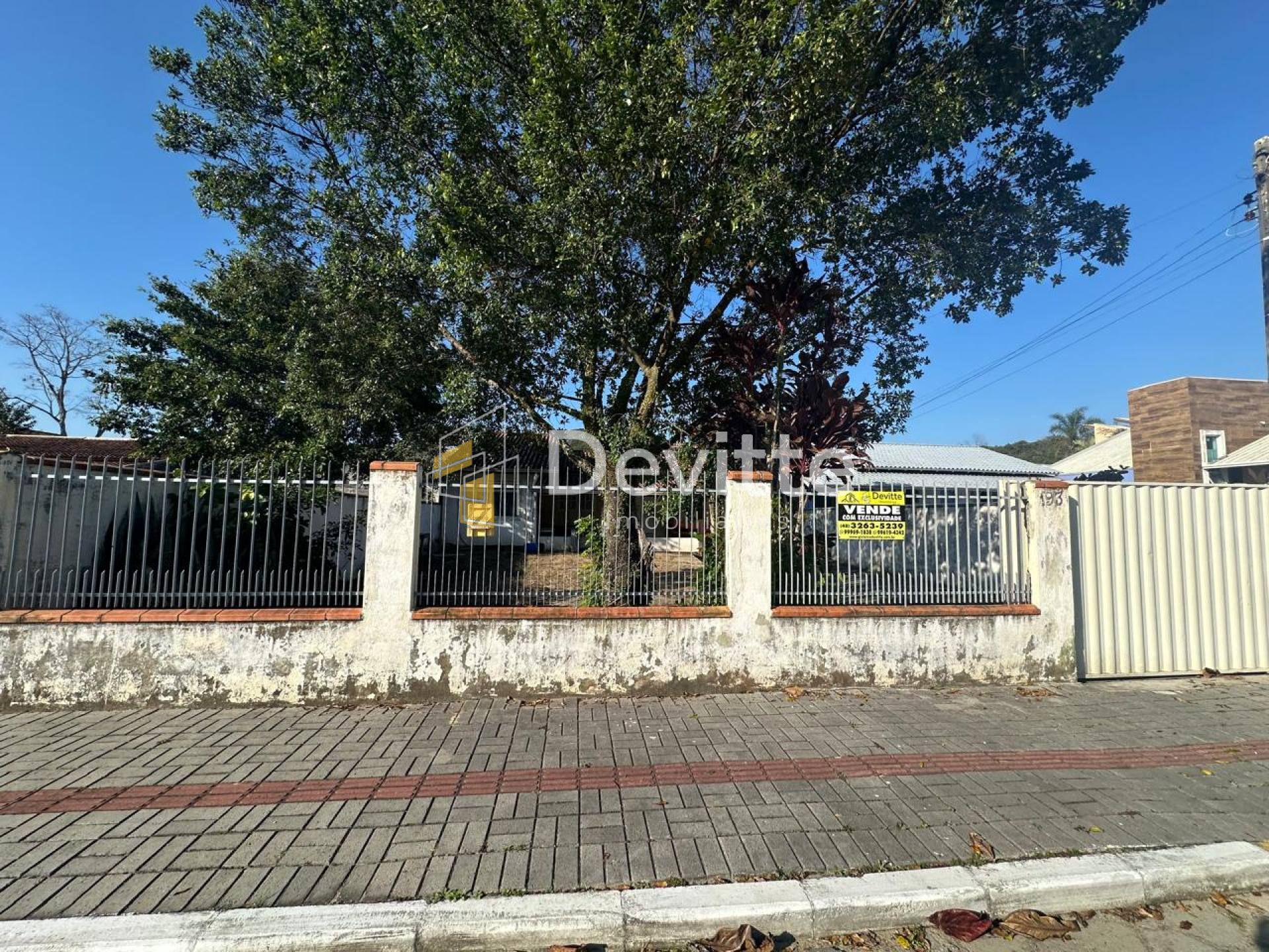 Casa à venda em Zimbros - Bombinhas/SC.