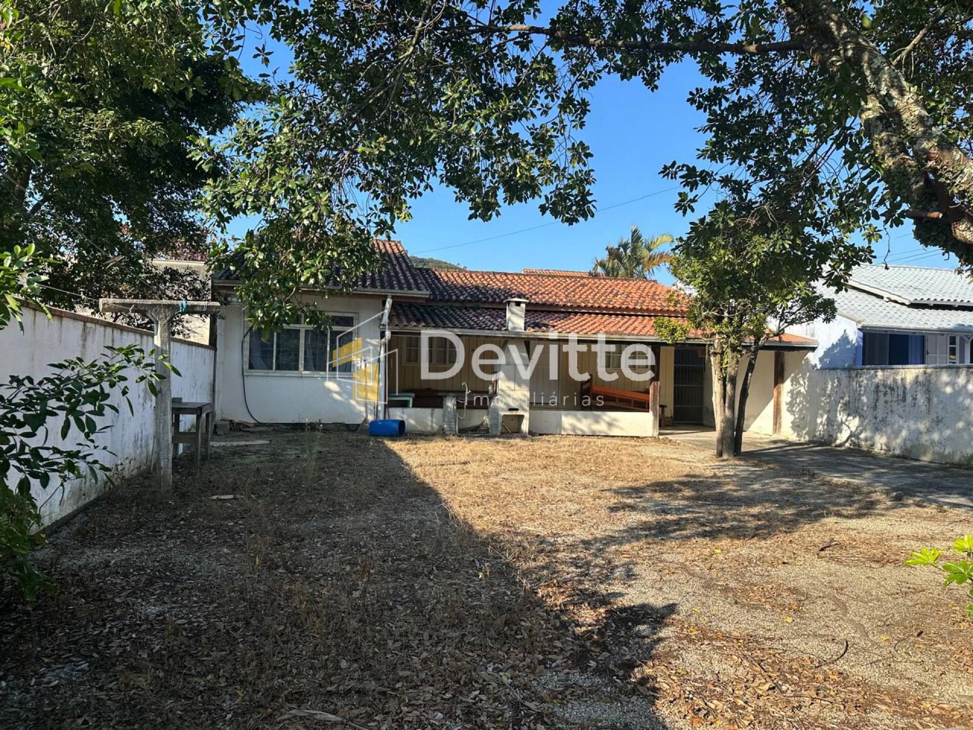 Casa à venda em Zimbros - Bombinhas/SC.