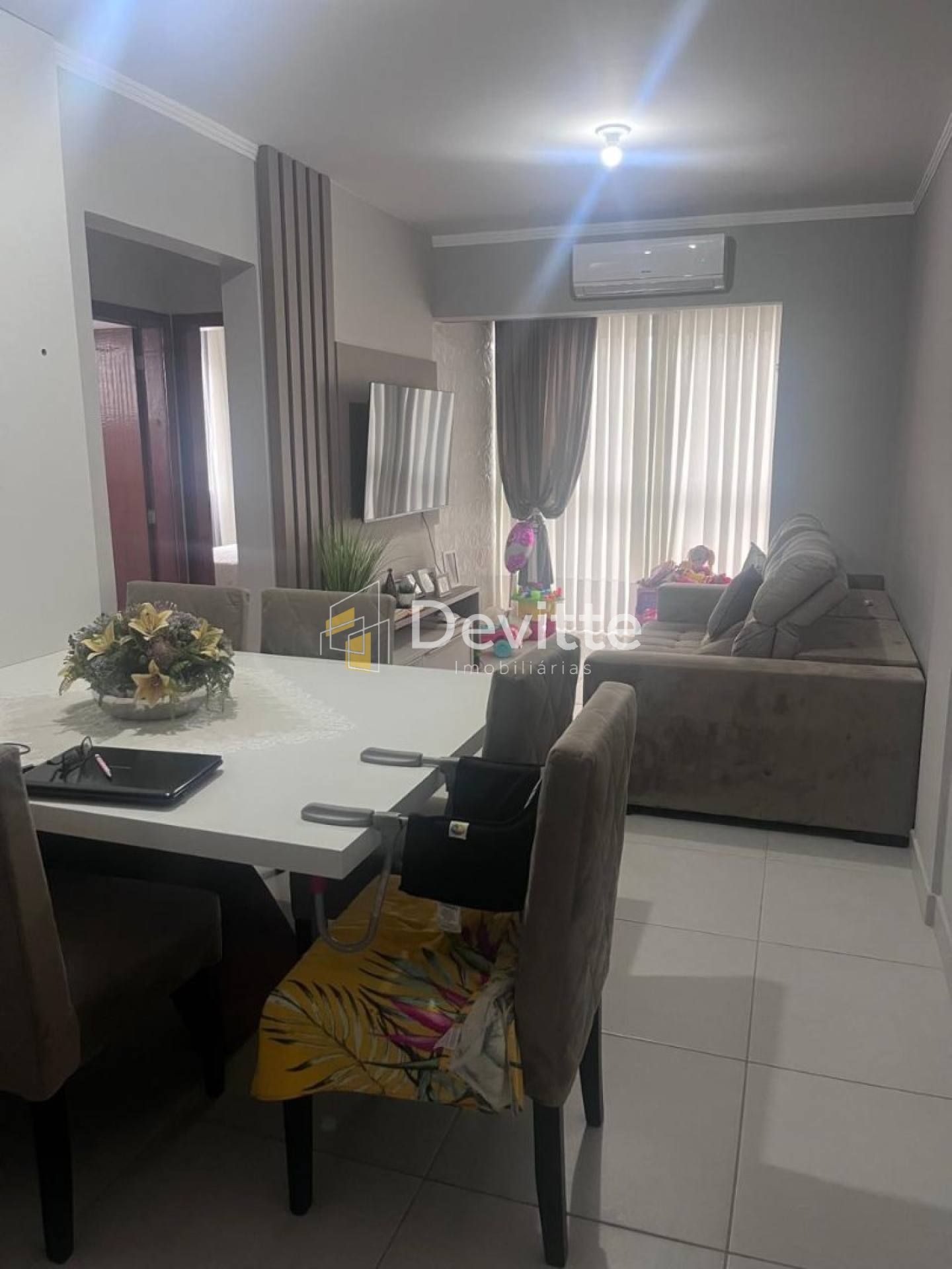 Apartamento mobiliado à venda com 2 quartos sendo 1 suíte no bairro Universitario em Tijucas