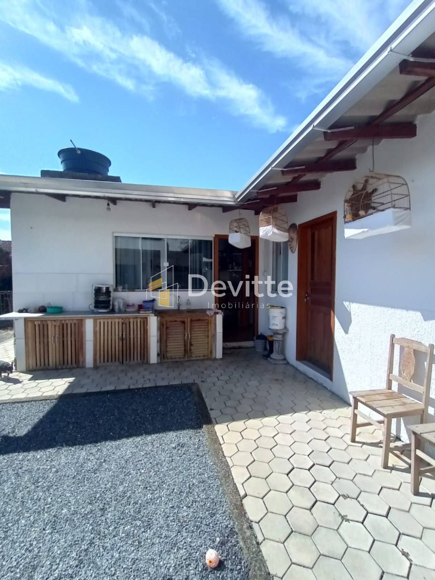Casa Residencial + sala comercial  à Venda – 3 Suítes | Amplo Espaço | Duas Frentes