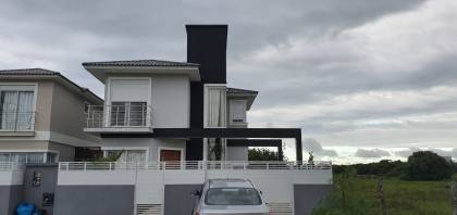 Casa Para Vender com 3 quartos 1 suítes em Florianópolis
