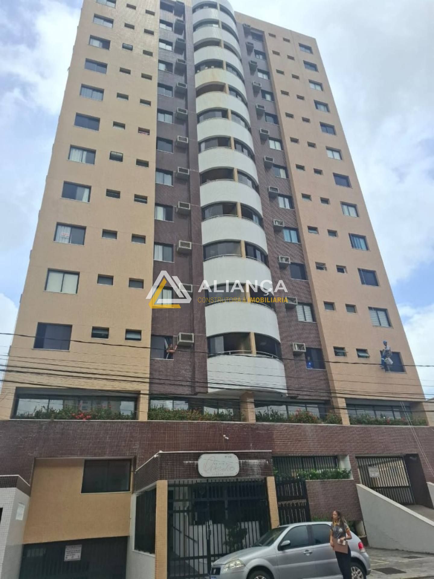 APARTAMENTO À VENDA   COM 3 QUARTOS, 1 SUÍTE, SEMIMOBILIADO NO BAIRRO SÃO JOSÉ EM ARACAJU, PRÓXIMO AO CENTRO DA CIDADE