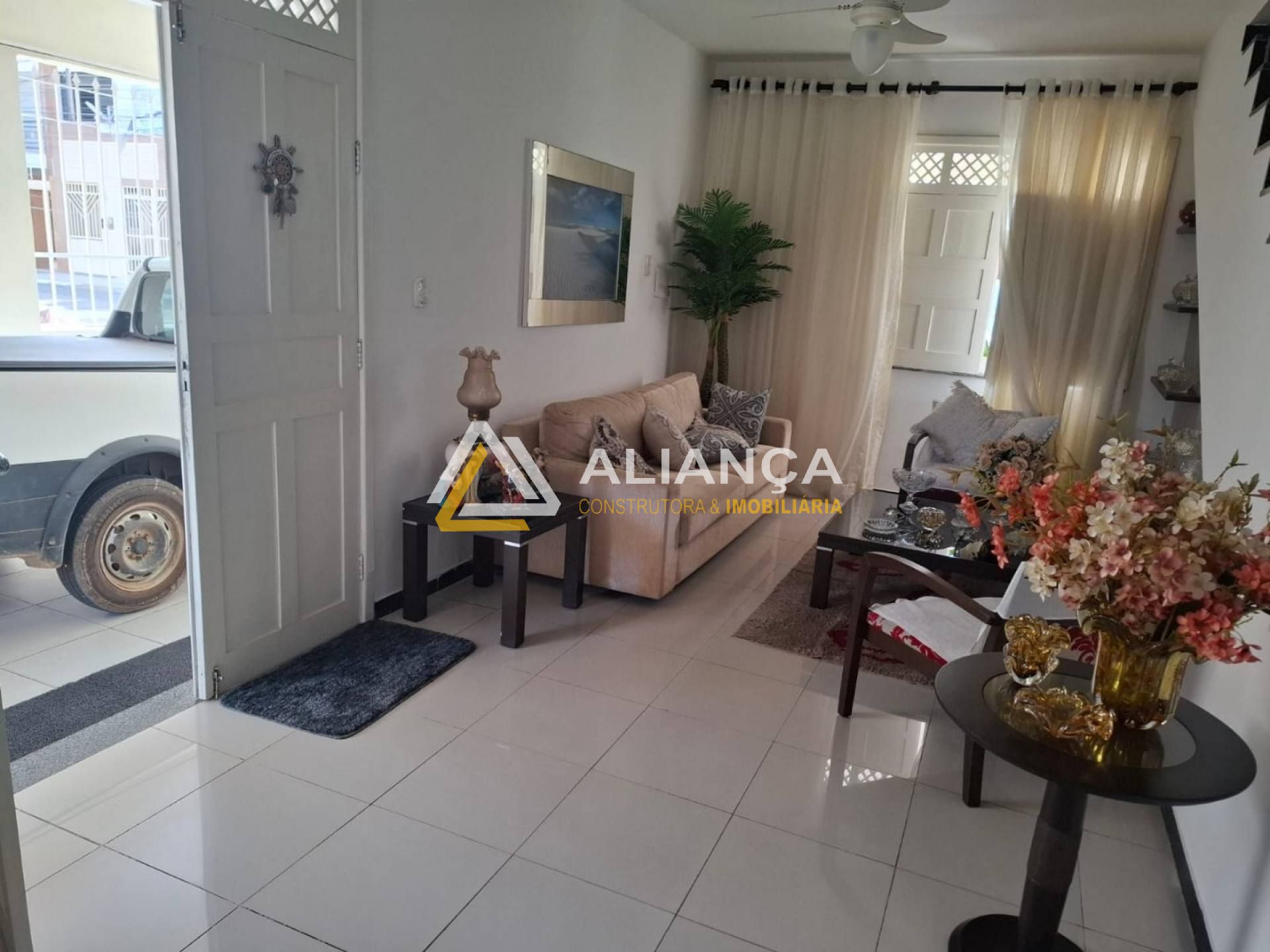 CASA DUPLEX Á VENDA COM 4 QUARTOS SENDO 1 SUÍTE NO BAIRRO SÃO JOSÉ PRÓXIMO A UNIMED EM ARACAJU