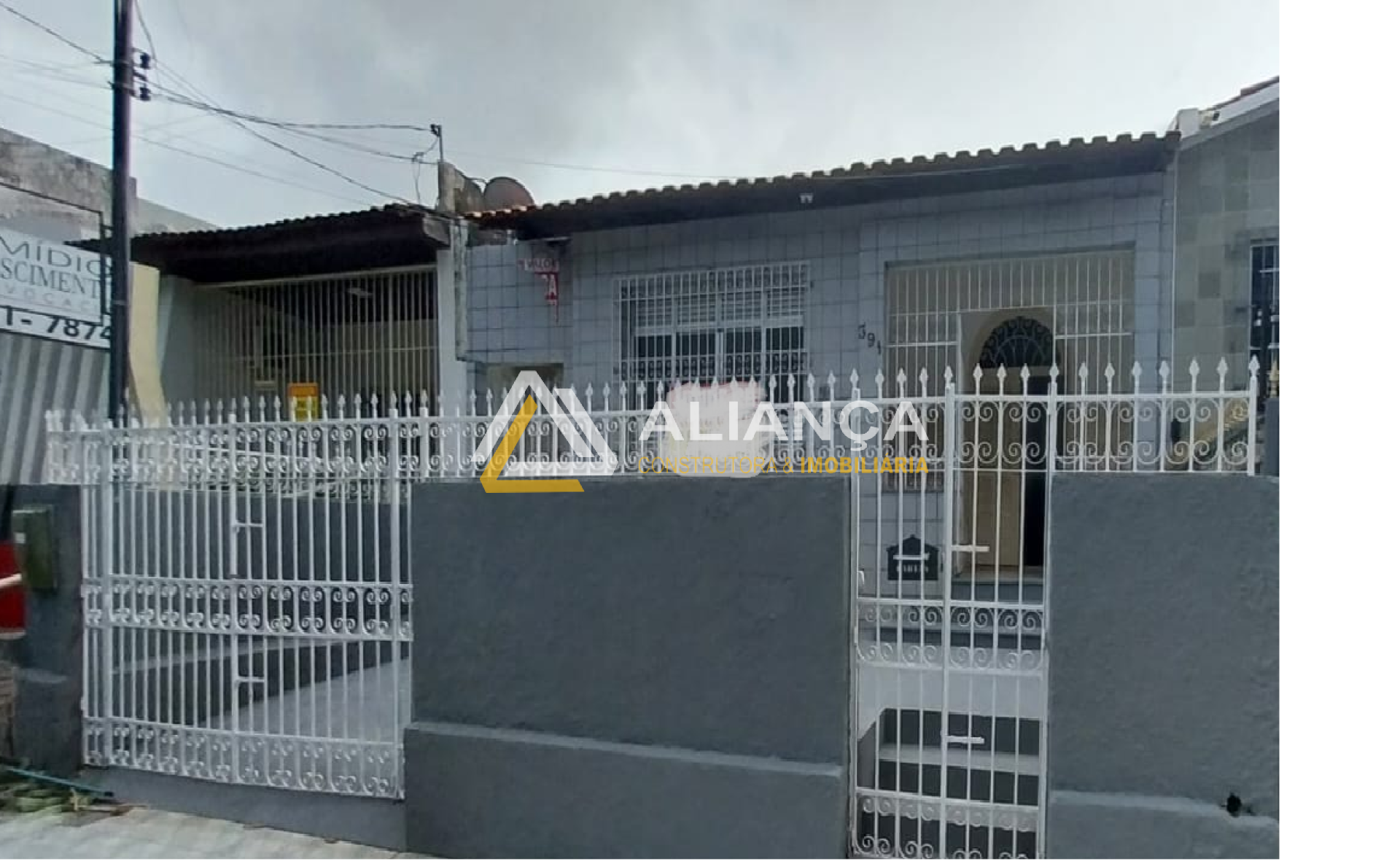 CASA Á VENDA  COM 5 QUARTOS  1 SUÍTE, NO CENTRO EM ARACAJU/SE